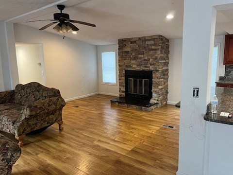 628 Lagoon Oaks Cir. 3 Beds Apartment for Rent