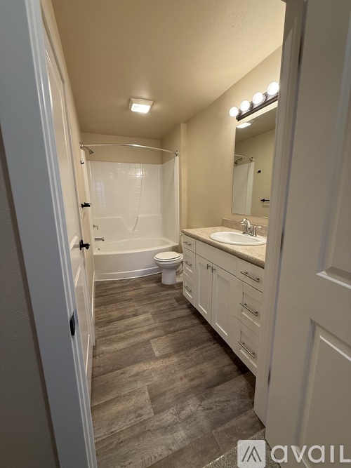 A bathroom with a toilet, sink, and bathtub.