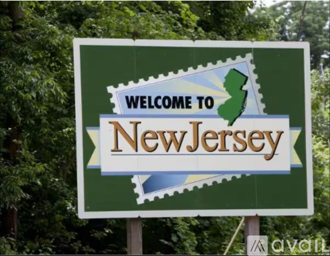 A green and white sign welcoming people to New Jersey.