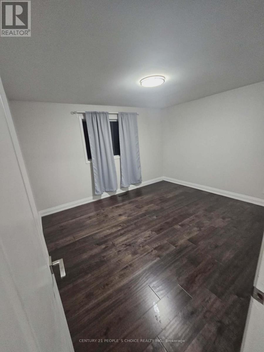 UPPER - 82 JOHN LINDSAY COURT 3 Beds House for Rent - Photo gallery 3