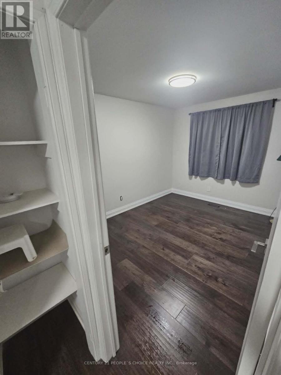 UPPER - 82 JOHN LINDSAY COURT 3 Beds House for Rent - Photo gallery 4