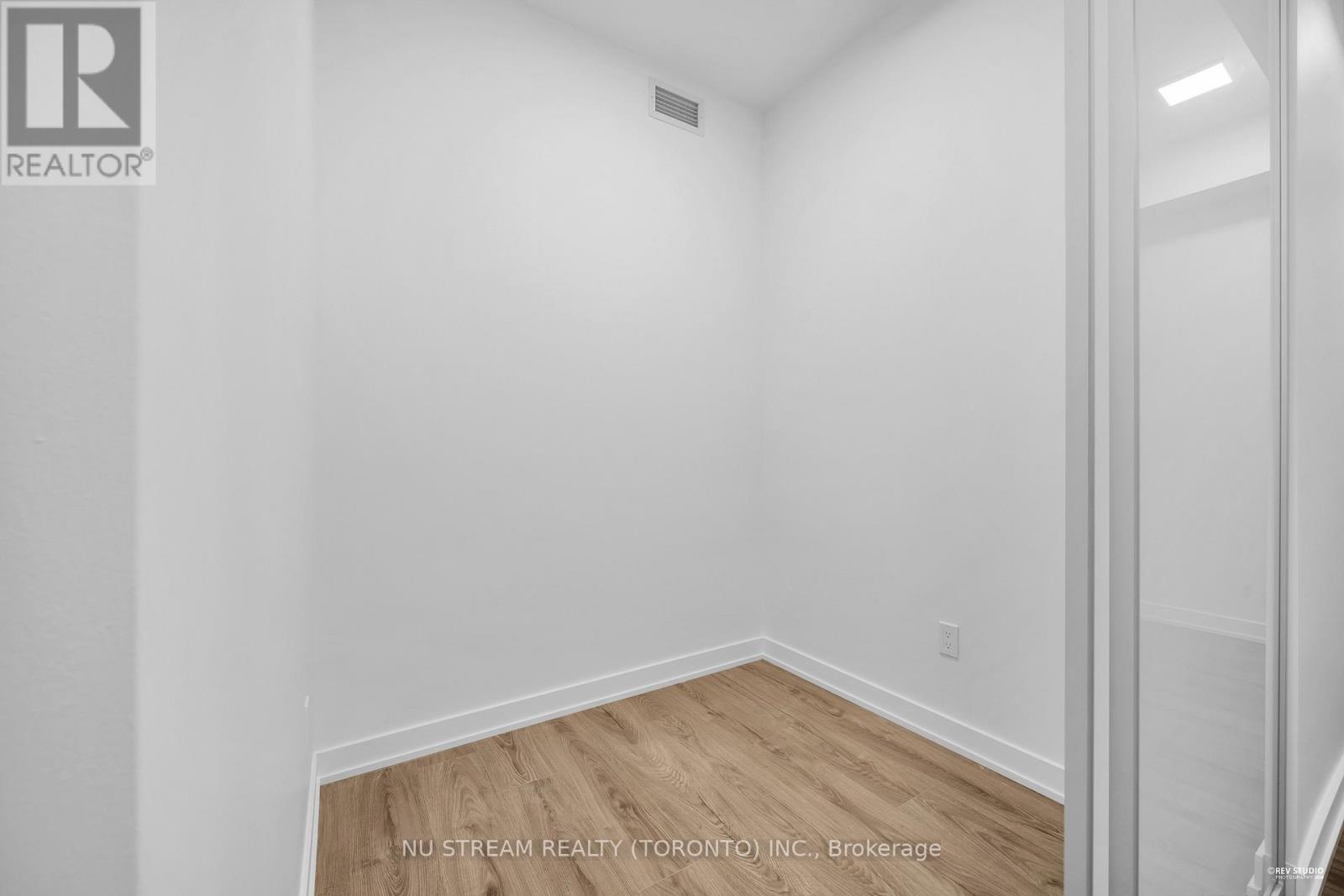 1203 - 29 GREEN TRAIL COURT 3 Beds Apartment, Condo, Home for Rent - Photo gallery 4