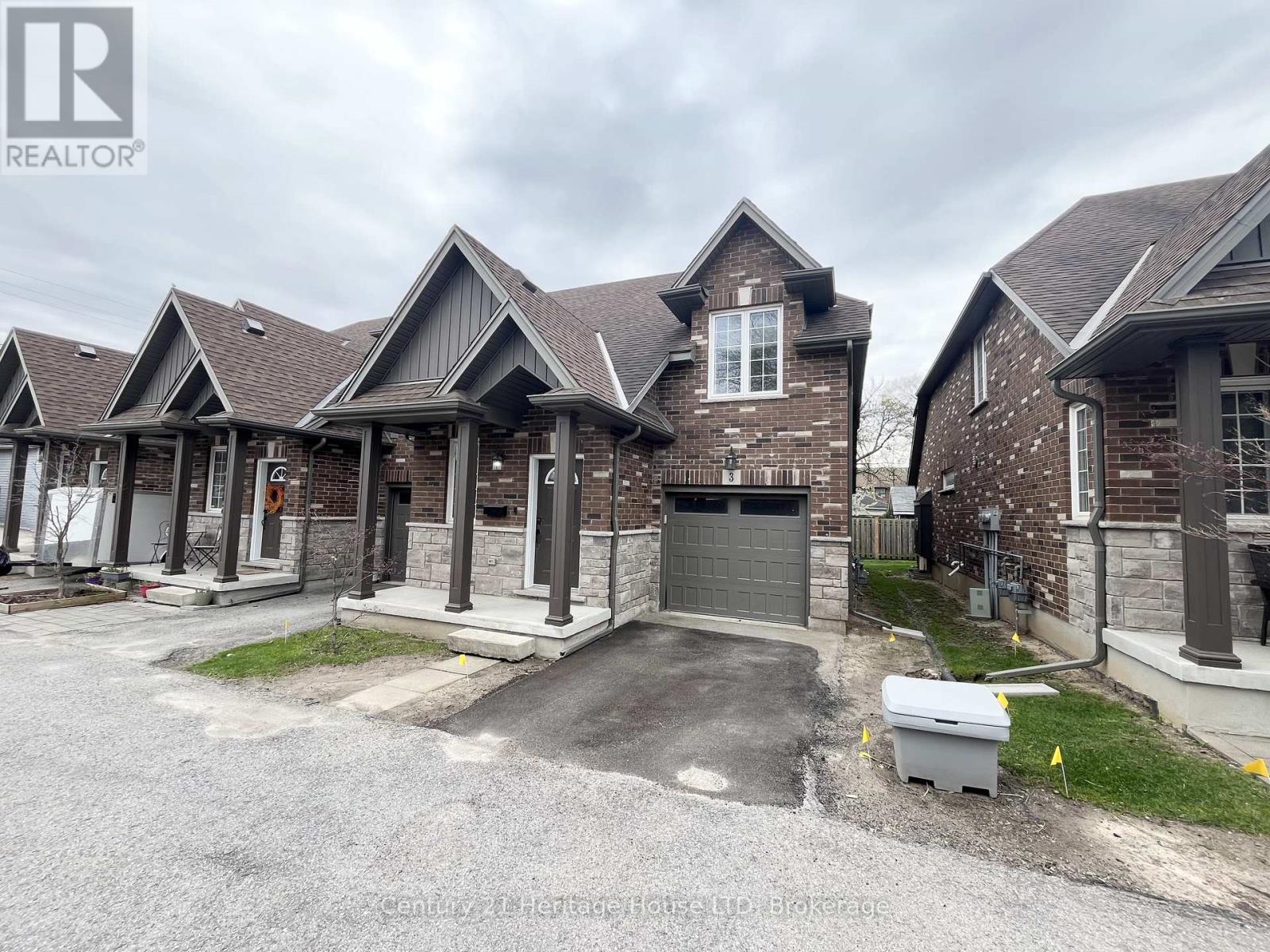 3 - 63 PINE STREET N 2 Beds Condo, Home, Townhouse for Rent - Photo gallery 3