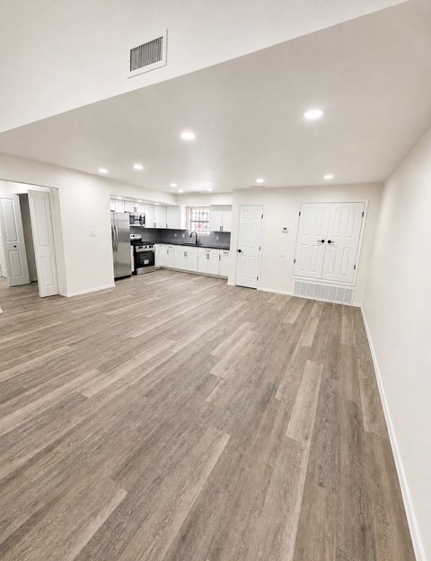 Main House 3 Beds Apartment for Rent