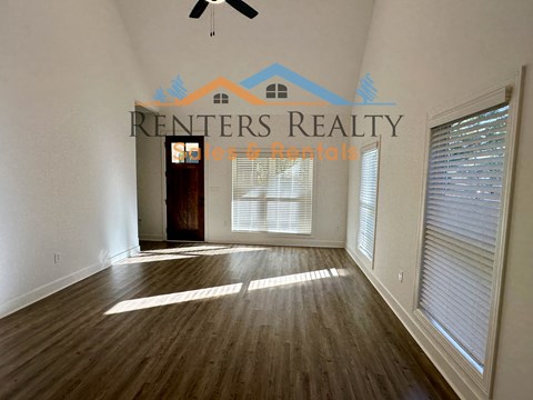 2712 8Th Ave SW 3 Beds Apartment for Rent