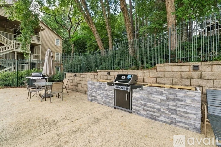1037 McGill Park Avenue Northeast 2 Beds Condo for Rent - Photo gallery 2