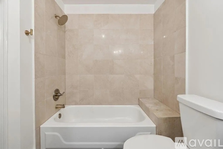 1037 McGill Park Avenue Northeast 2 Beds Condo for Rent - Photo gallery 5