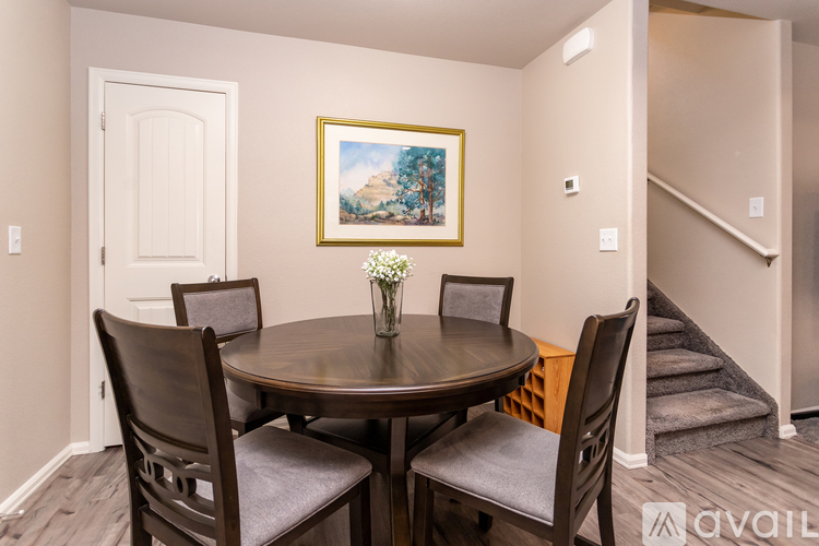 A dining room with a round table and chairs.