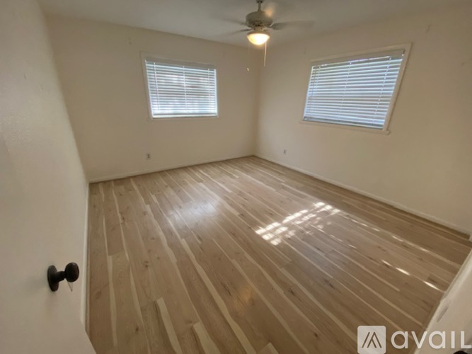 207 North Gomez Avenue 3 Beds Single Family Home for Rent - Photo gallery 3