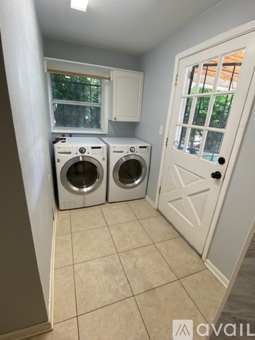 207 North Gomez Avenue 3 Beds Single Family Home for Rent - Photo gallery 4