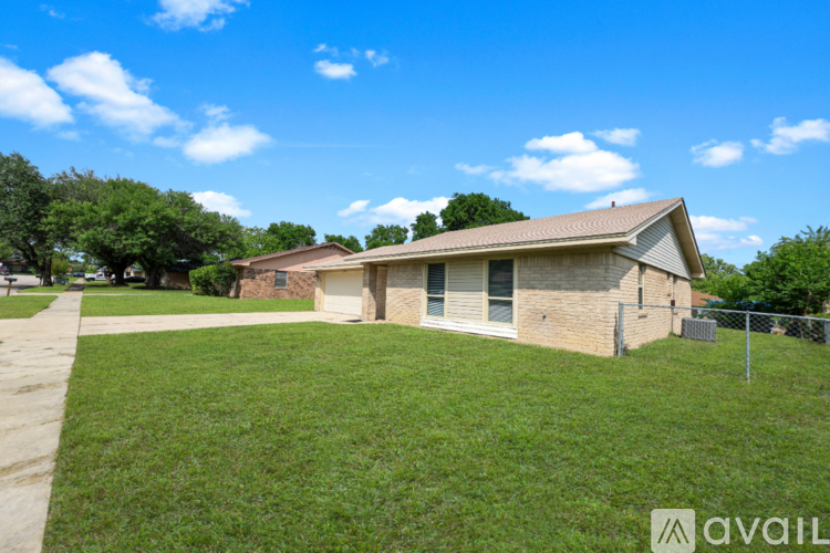 2902 Lawndale St 3 Beds Single Family Home for Rent - Photo gallery 2