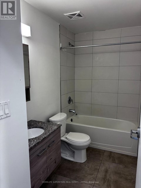 T101 - 62 BALSAM STREET N 4 Beds Apartment for Rent
