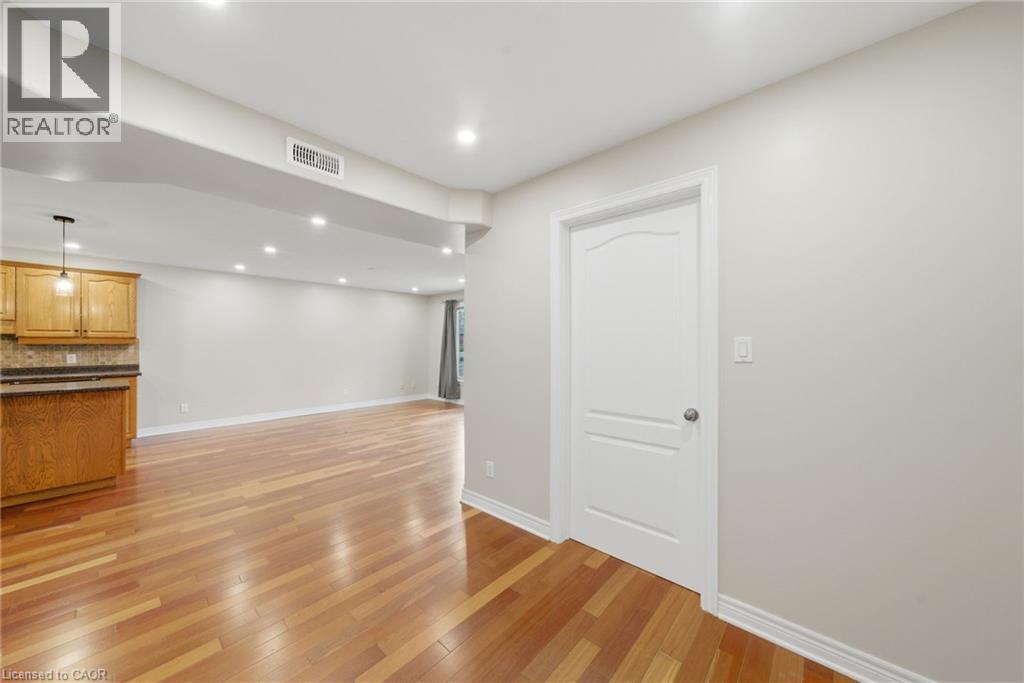 50 WHITLAW Way Unit# 102 2 Beds Apartment, Condo, Home for Rent - Photo gallery 5