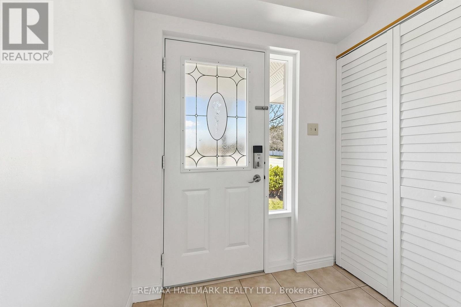 304 MACIVER BOULEVARD 3 Beds Condo, Home, Townhouse for Rent - Photo gallery 4