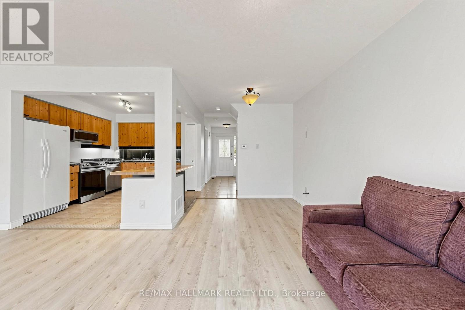 304 MACIVER BOULEVARD 3 Beds Condo, Home, Townhouse for Rent - Photo gallery 5