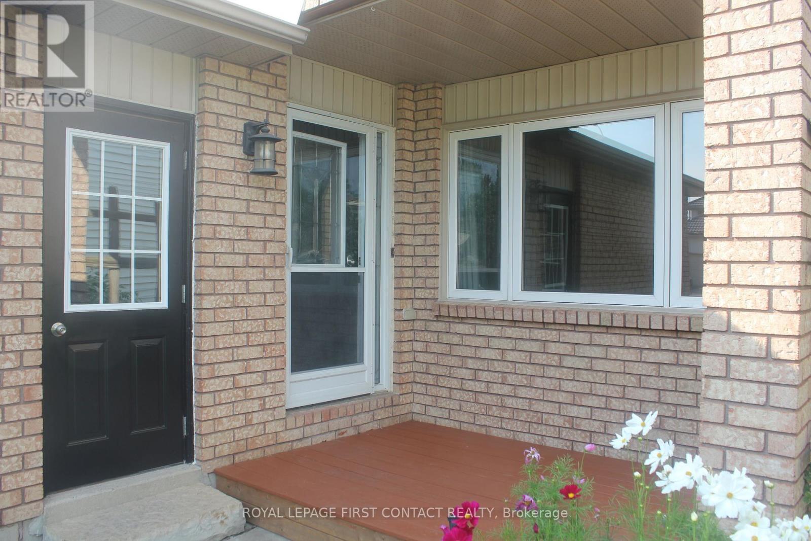 16 ROSENFELD DRIVE 3 Beds House for Rent - Photo gallery 2