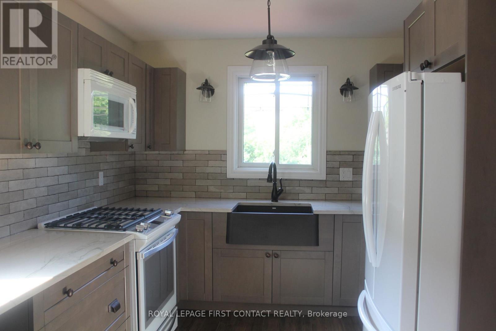 16 ROSENFELD DRIVE 3 Beds House for Rent - Photo gallery 4