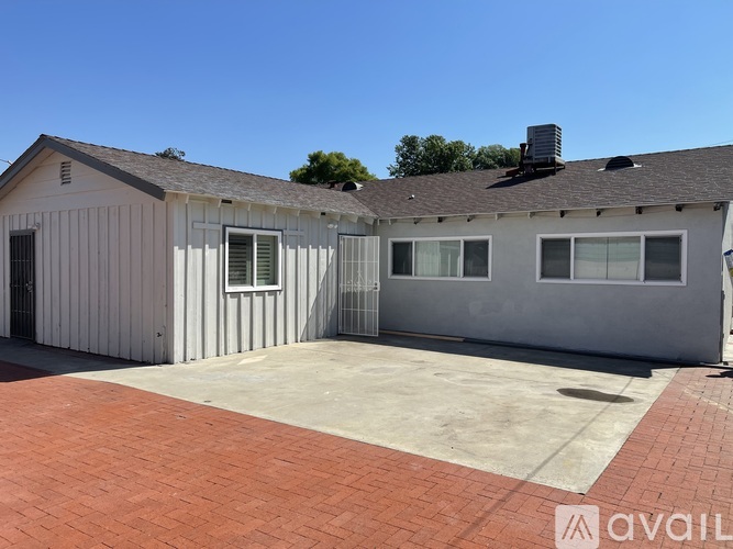 13603 Barlin Ave 3 Beds Single Family Home for Rent - Photo gallery 5
