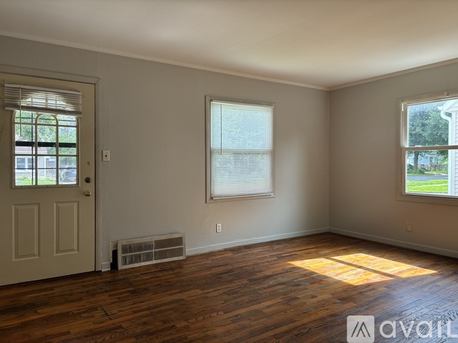2805 Myrtle St 3 Beds Single Family Home for Rent - Photo gallery 2