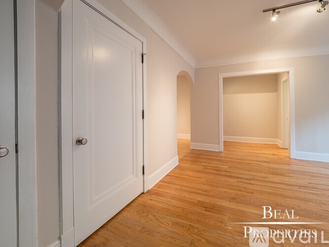 2317 N Rockwell St Studio Apartment for Rent - Photo gallery 2