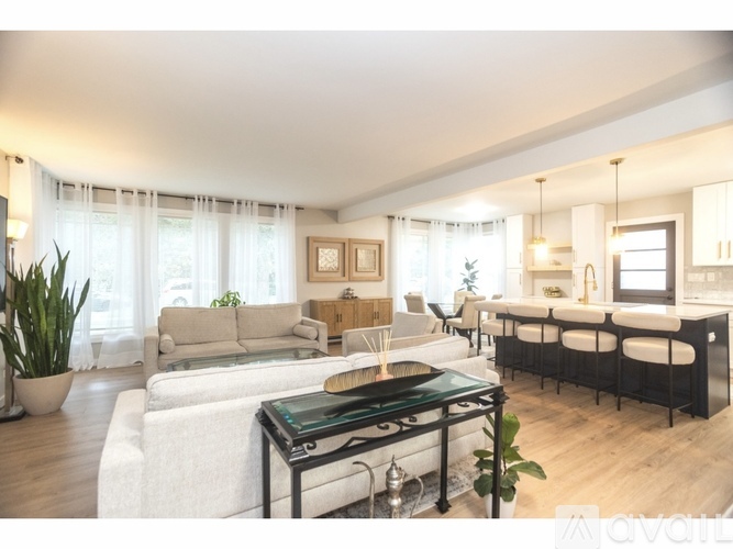 726 Lawler Ave 3 Beds Single Family Home for Rent - Photo gallery 2