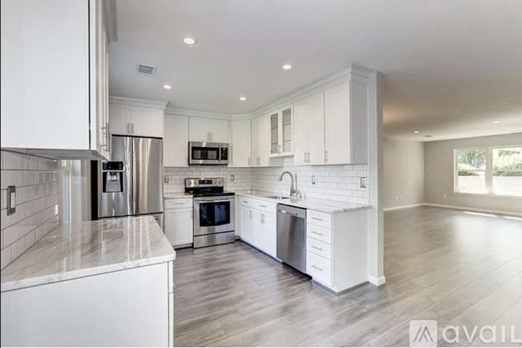 8 Wendy Way 3 Beds Condo for Rent - Photo gallery 1