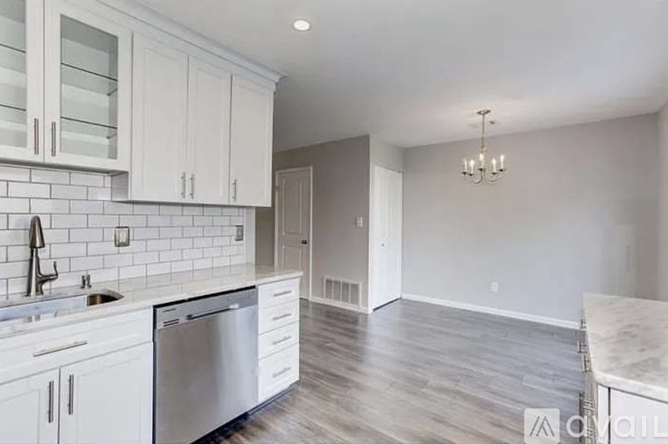8 Wendy Way 3 Beds Condo for Rent - Photo gallery 4