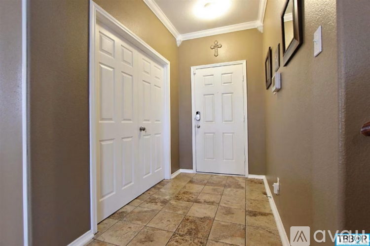 9904 Fantail Ln 5 Beds Single Family Home for Rent - Photo gallery 5