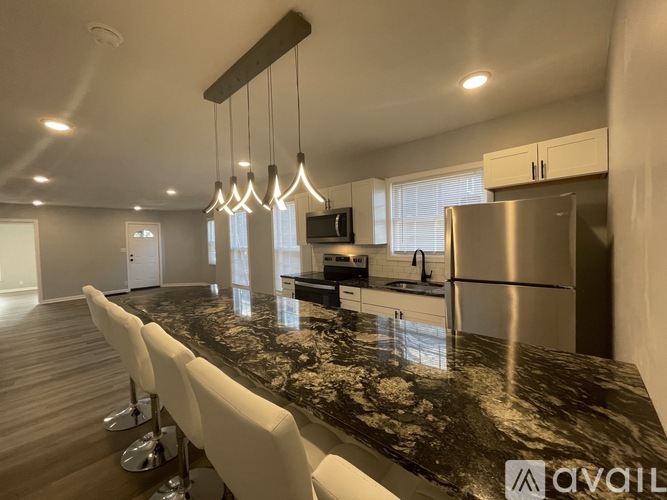 233 Lamont Ave 3 Beds Apartment for Rent - Photo gallery 1