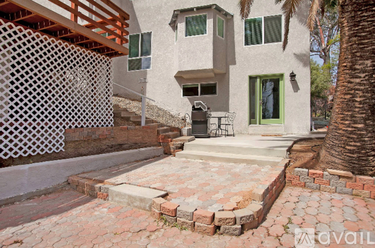 821 W Olive St Studio Condo for Rent - Photo gallery 1