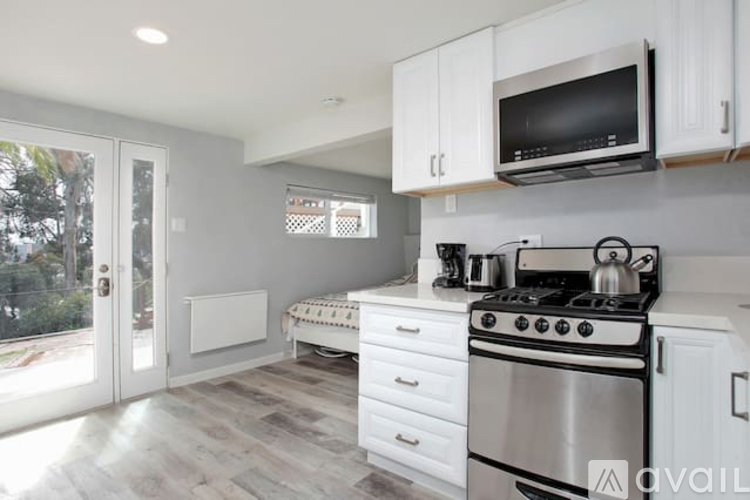 821 W Olive St Studio Condo for Rent - Photo gallery 3