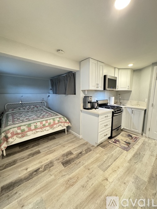 821 W Olive St Studio Condo for Rent - Photo gallery 4