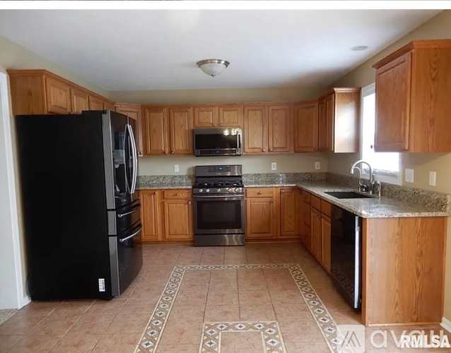1807 W Prairie Ct 5 Beds Single Family Home for Rent - Photo gallery 3
