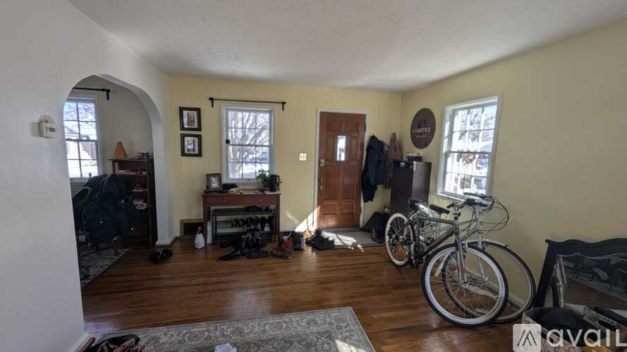 1036 Logan Avenue 4 Beds Single Family Home for Rent - Photo gallery 3