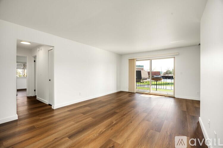 24000 Jefferson Avenue 2 Beds Condo for Rent - Photo gallery 3