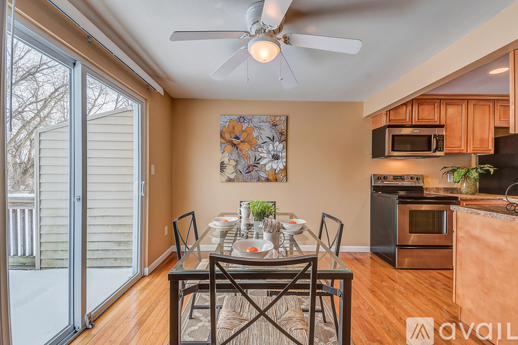 260 Robert Drive 3 Beds Townhouse for Rent - Photo gallery 5