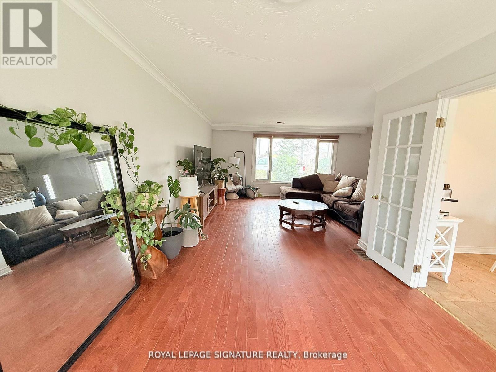 38 BURNHAMTHORPE ROAD W 2 Beds House for Rent - Photo gallery 1