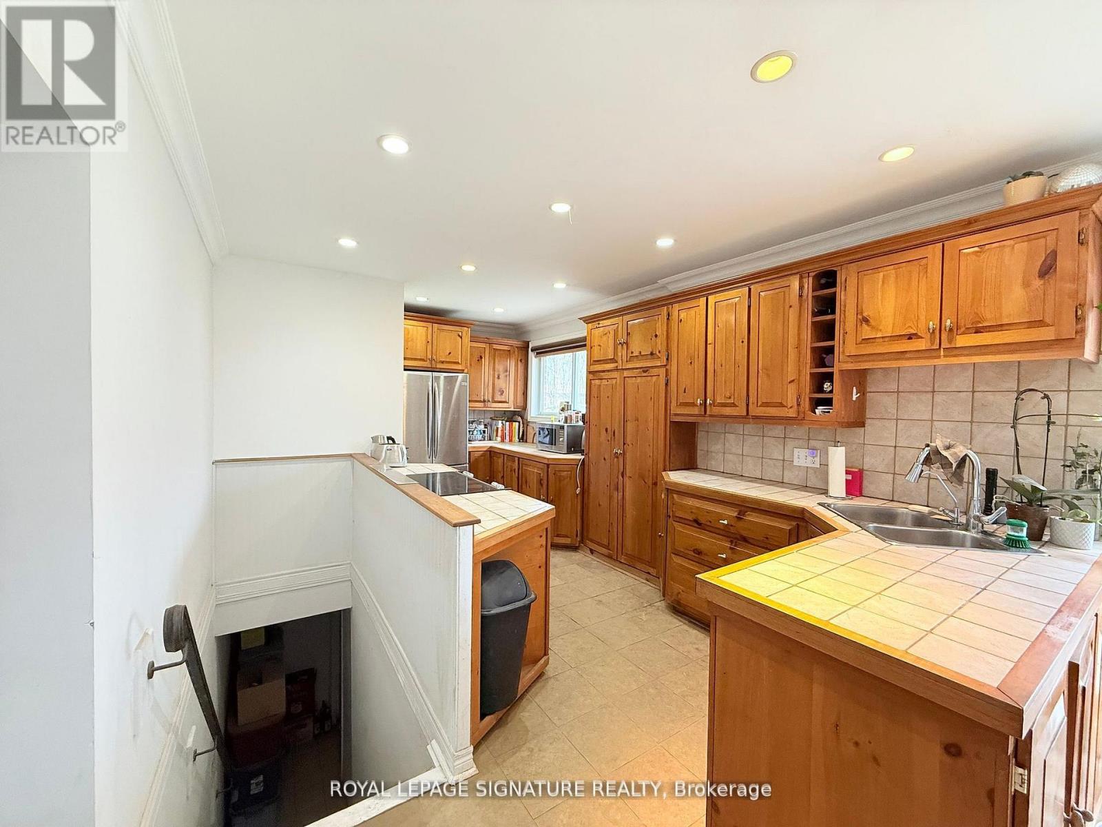 38 BURNHAMTHORPE ROAD W 2 Beds House for Rent - Photo gallery 5