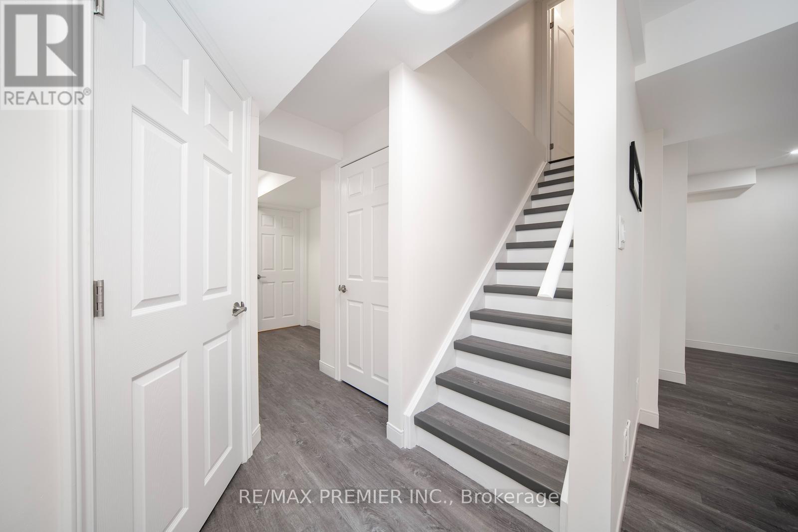 LOWER - 1058 CAMEO STREET 1 House for Rent - Photo gallery 3