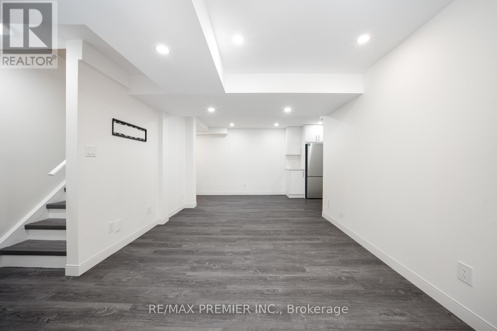 LOWER - 1058 CAMEO STREET 1 House for Rent - Photo gallery 4