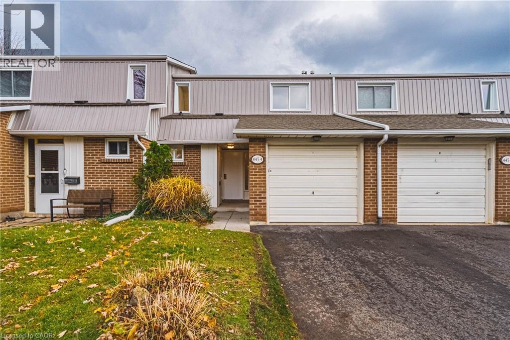 445 WOODVIEW Road Unit# 4 3 Beds Condo, Home, Townhouse for Rent - Photo gallery 1
