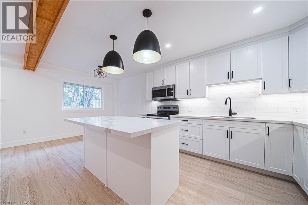 445 WOODVIEW Road Unit# 4 3 Beds Condo, Home, Townhouse for Rent - Photo gallery 4