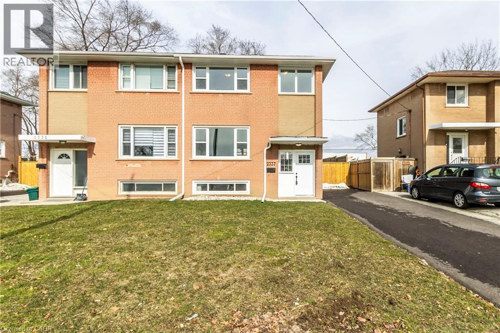 2337 BARCLAY Road 3 Beds House for Rent - Photo gallery 1