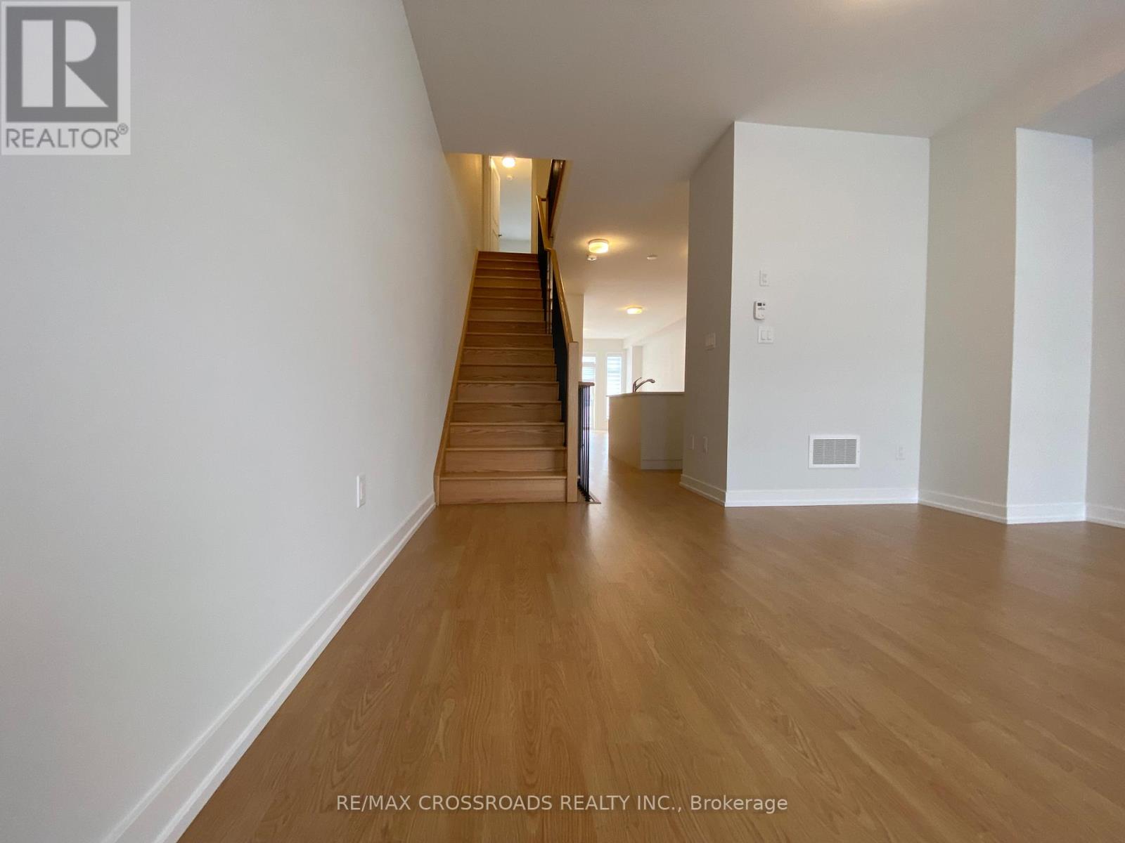 68 STAUFFER CRESCENT 4 Beds Home, Townhouse for Rent - Photo gallery 5