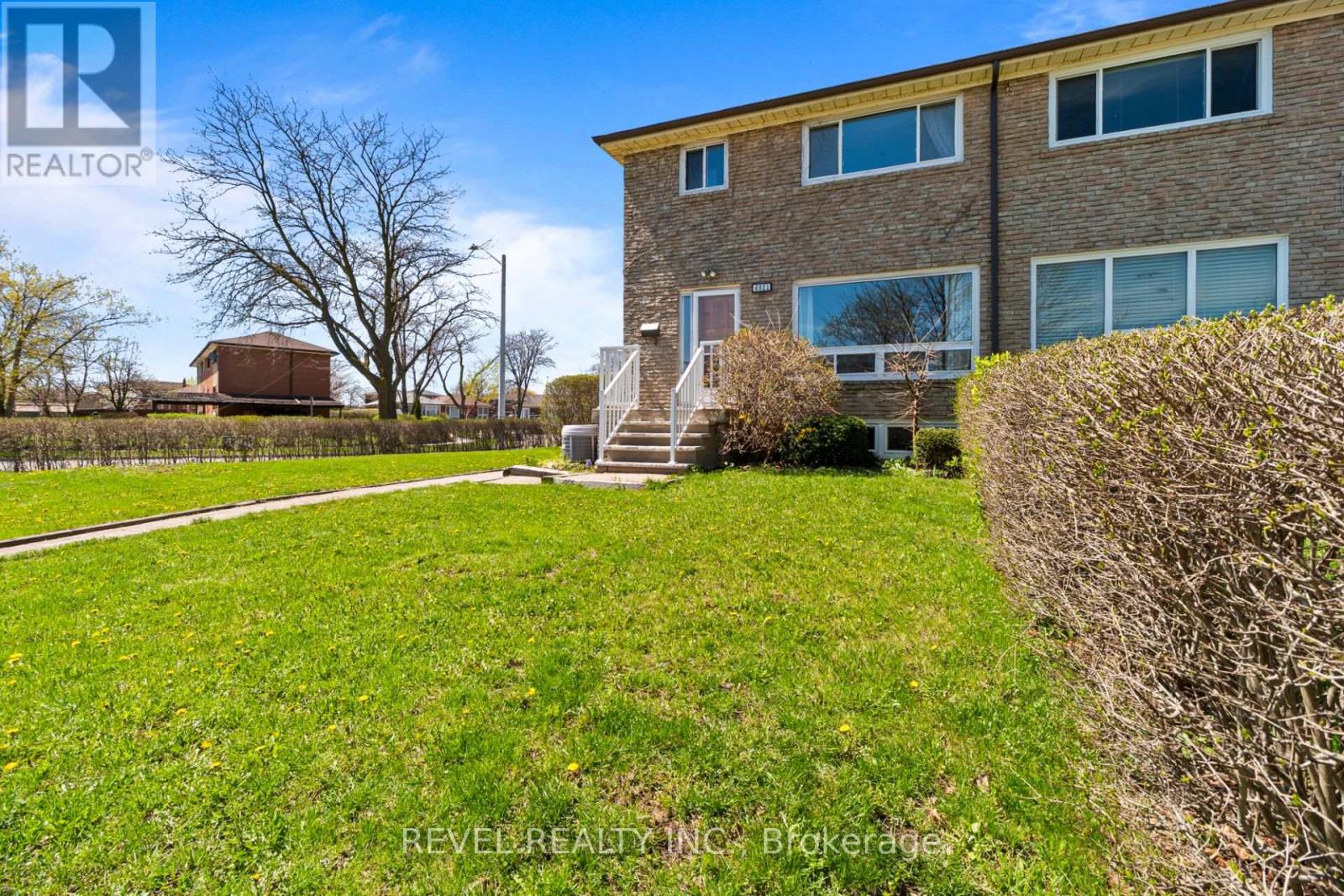 6821 DARCEL AVENUE 4 Beds House for Rent - Photo gallery 2