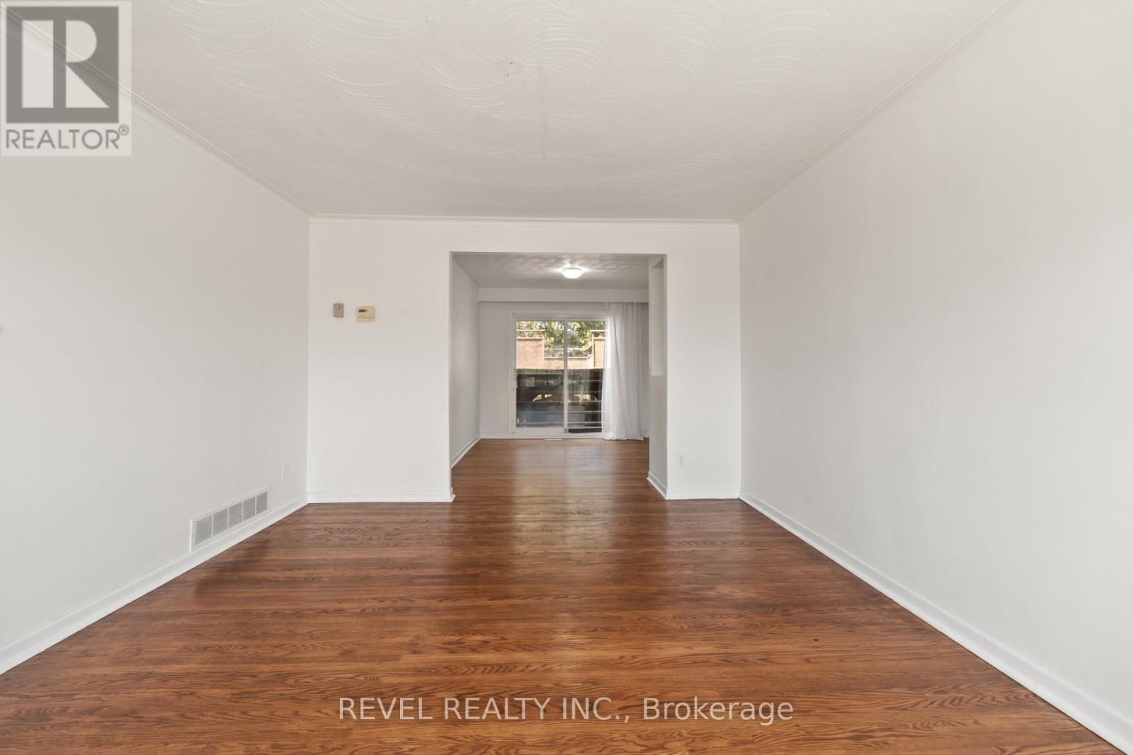 6821 DARCEL AVENUE 4 Beds House for Rent - Photo gallery 5