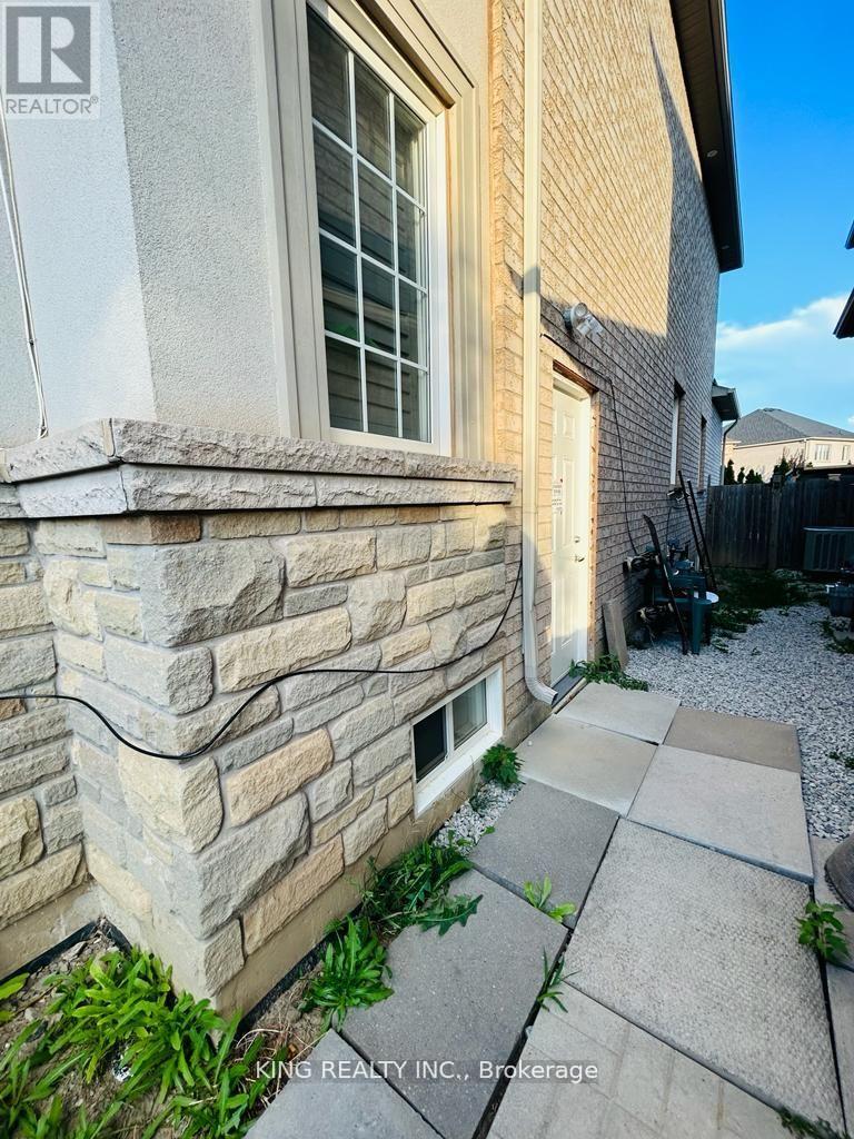 BSMT - 13 BLACK DIAMOND CRESCENT 3 Beds House for Rent - Photo gallery 2