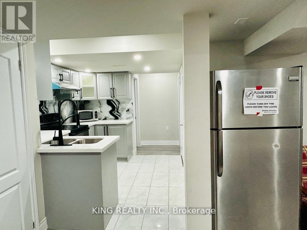 BSMT - 13 BLACK DIAMOND CRESCENT 3 Beds House for Rent - Photo gallery 5
