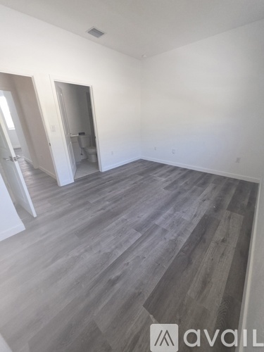 540 Northeast 5th Lane 2 Beds Single Family Home for Rent - Photo gallery 4