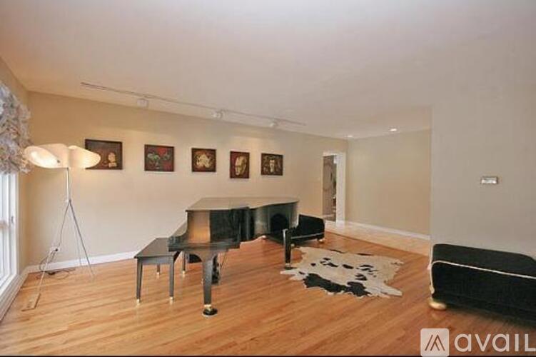 237 Sunset Drive 4 Beds Single Family Home for Rent - Photo gallery 2